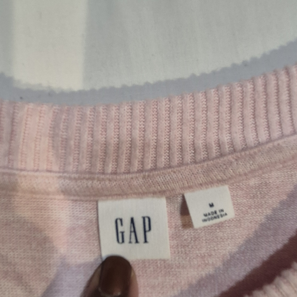 Gap Top - Picture 2 of 4